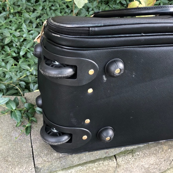 Black carry on roller duffel - Picture 5 of 5